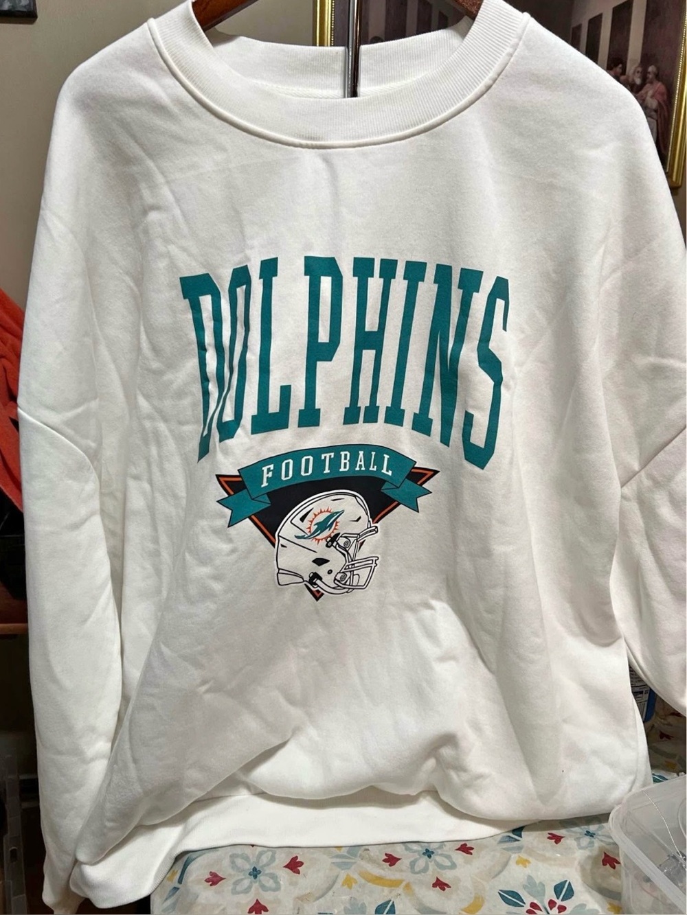 Dolphins Football Graphic White Crewneck Sweatshirt Size XL. NWT
